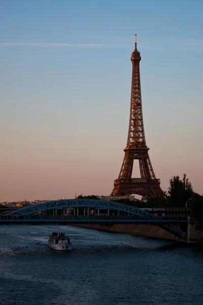 Eiffel-torony naplementekor — Stock Fotó