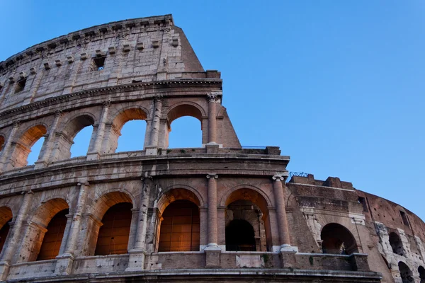 O Coliseu, em Roma, Itália — Fotografia de Stock