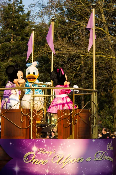 Mickey Mouse and friend during Disney Once Upon a Dream Parade — Stock Photo, Image