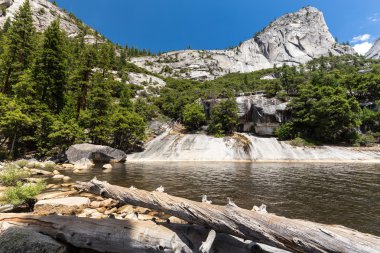 Zümrüt havuzu ve özgürlük Cap Yosemite Milli Parkı, Kaliforniya, ABD.