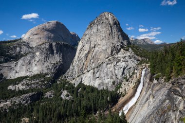 Nevada sonbahar ve özgürlük Cap Yosemite Milli Parkı, Kaliforniya, ABD.