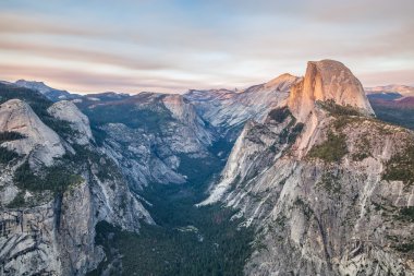 Günbatımı Glacier Point Yosemite Milli Parkı, Kaliforniya, ABD.