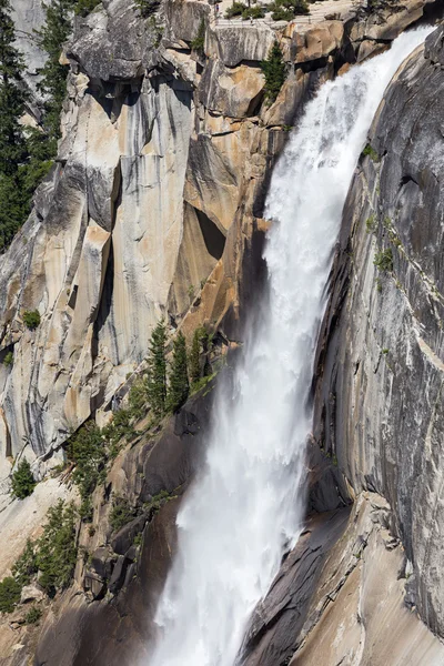 Nevada Fall en el Parque Nacional Yosemite, California, EE.UU. . — Foto de Stock