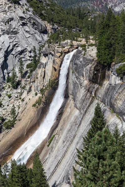 Nevada Fall in Parco nazionale Yosemite, California, Stati Uniti. — Foto Stock