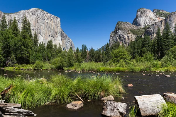 Visualizzazione classica della Valle di Yosemite in Parco nazionale Yosemite, California, Stati Uniti. — Foto Stock