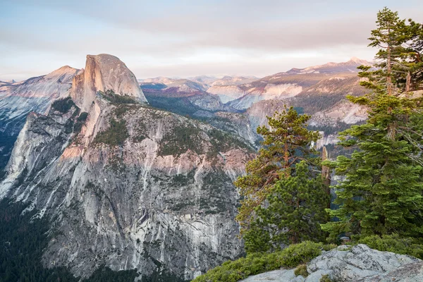 Sonnenuntergang am Gletscherpunkt im Yosemite Nationalpark, Kalifornien, USA. — Stockfoto