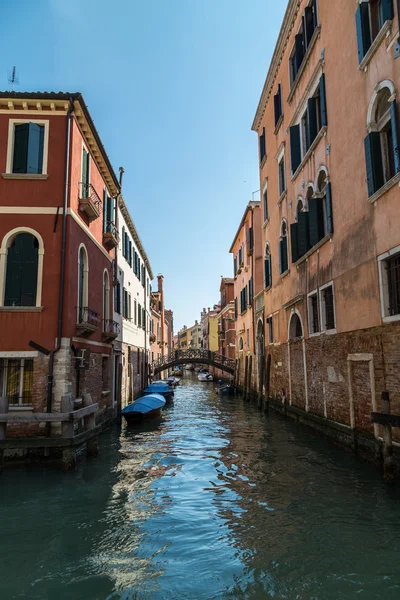 Canal em Veneza, Italia. — Fotografia de Stock