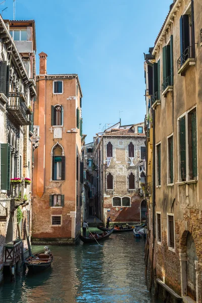 Canal em Veneza, Italia. — Fotografia de Stock