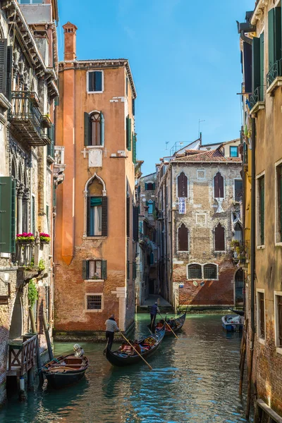 Canal em Veneza, Italia. — Fotografia de Stock