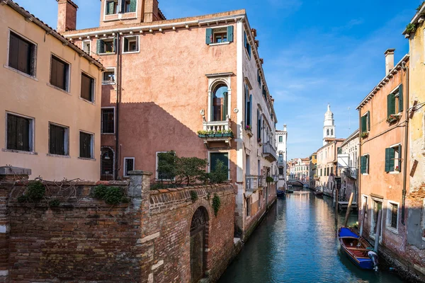 Canal em Veneza, Italia. — Fotografia de Stock