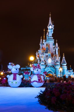 Disneyland Paris kale Noel kutlamaları sırasında