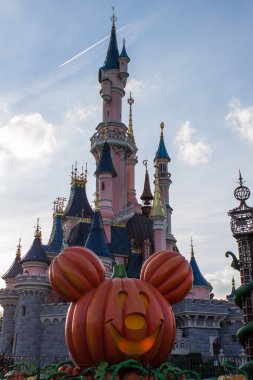 Disneyland Paris Cadılar Bayramı kutlamaları sırasında