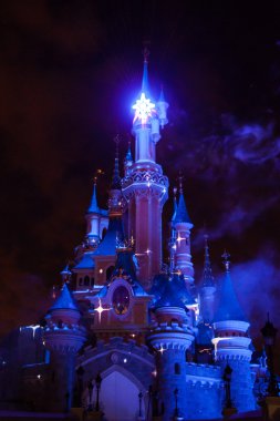 Disneyland Paris Castle rüyalar gösterisi sırasında Paris, Fransa