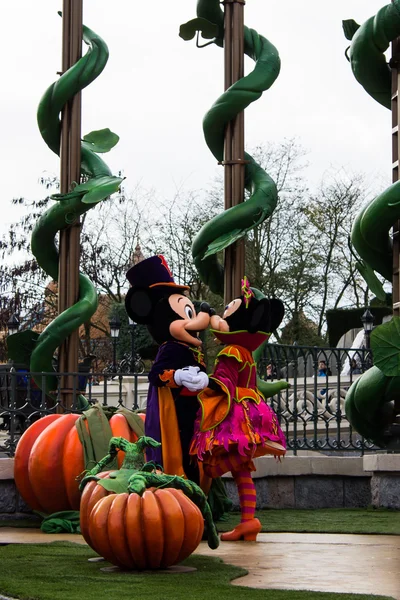 Disneyland Paris Halloween-juhlien aikana, Mikki Hiiri show — kuvapankkivalokuva