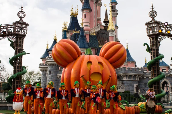 Disneyland Paris during Halloween Celebrations, Mickey Mouse show — Stockfoto