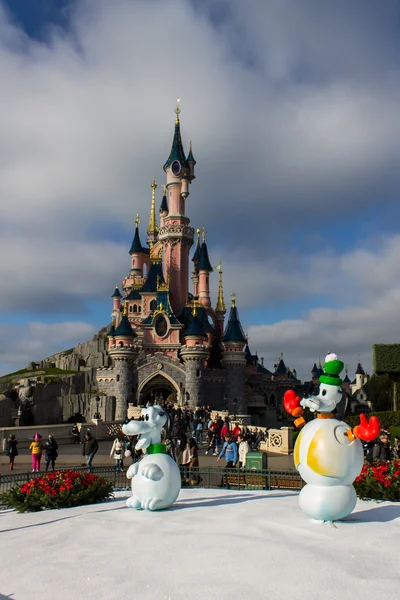 Disneyland Paříž hrad během vánočních oslav — Stock fotografie