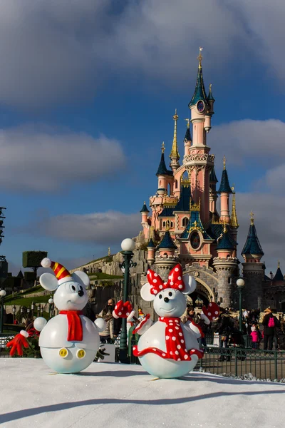 Castillo de Disneyland París durante las celebraciones de Navidad —  Fotos de Stock