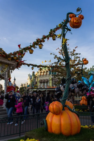 Castillo de Disneyland París durante las celebraciones de Halloween —  Fotos de Stock