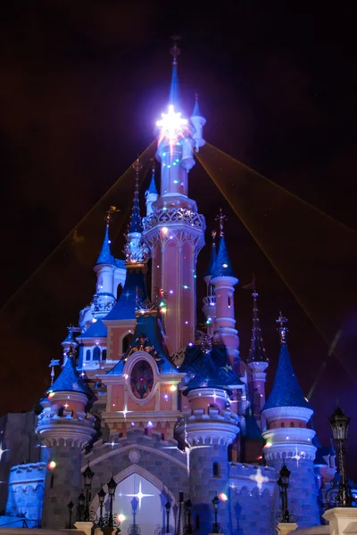 Disneyland Παρίσι κάστρο κατά τη διάρκεια της επίδειξης όνειρα, Παρίσι, Γαλλία — Φωτογραφία Αρχείου