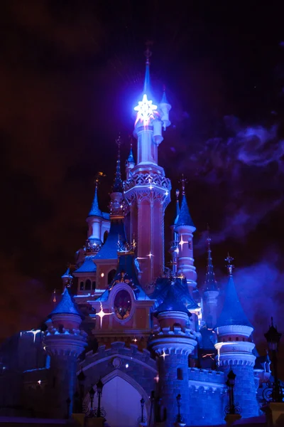 Disneyland Παρίσι κάστρο κατά τη διάρκεια της επίδειξης όνειρα, Παρίσι, Γαλλία — Φωτογραφία Αρχείου