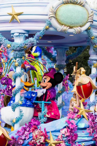 Minnie Mouse et Donald Duck sur Disney magic sur Parade, Paris — Photo