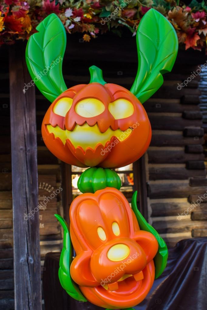 Disneyland Paris decorations with stitch and goofy, during ...