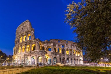Geceleri Kolezyum, Roma, İtalya.