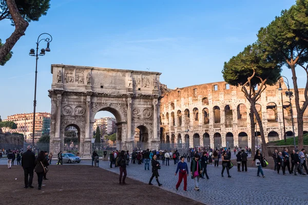 Colosseum and arch of Constantinein Rome, Italy — стокове фото