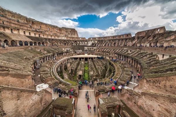 Vnitřní pohled z Kolosea, Řím, Itálie — Stock fotografie