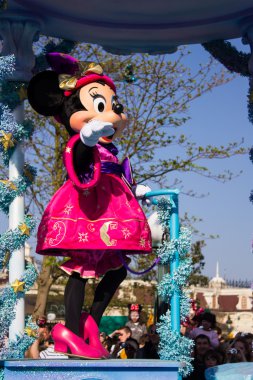 Disneyland Paris geçit töreni sırasında karakter
