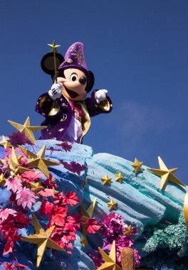 Mickey Mouse Disneyland Paris geçit töreni sırasında