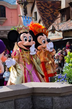 Minnie and Mickey Mouse during Disneyland Paris's show