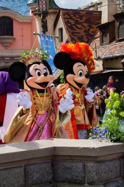 Minnie and Mickey Mouse during Disneyland Paris's show
