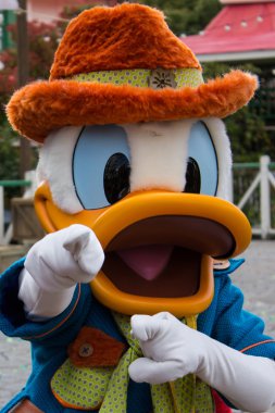 Disneyland Paris geçit töreni sırasında karakter ve göster.