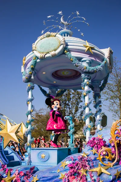 Disneyland Paris geçit töreni sırasında karakter — Stok fotoğraf