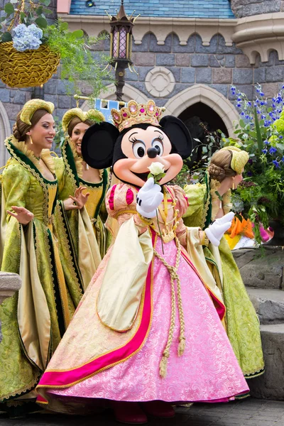 Minnie durante el desfile y espectáculo de Disneyland Paris — Foto de Stock