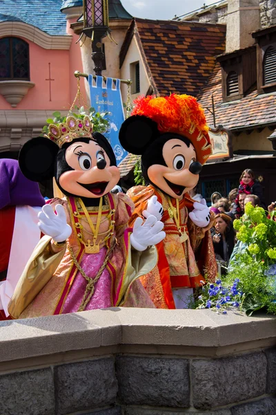 Minnie and Mickey Mouse during Disneyland Paris's show — Stock Photo, Image