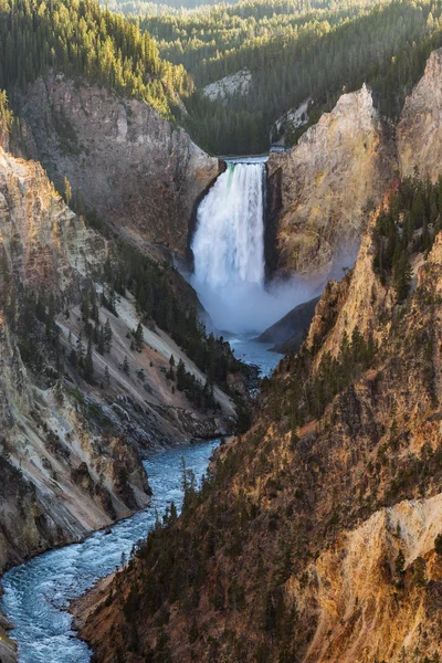 Falls niższe na Grand Canyon w Yellowstone, Park Narodowy Yellowstone, Stany Zjednoczone Ameryki — Zdjęcie stockowe