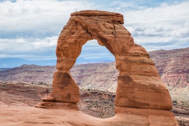 Utah, ABD 'deki Arches Ulusal Parkı' ndaki hassas kemer.