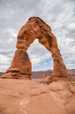 Utah, ABD 'deki Arches Ulusal Parkı' ndaki hassas kemer.