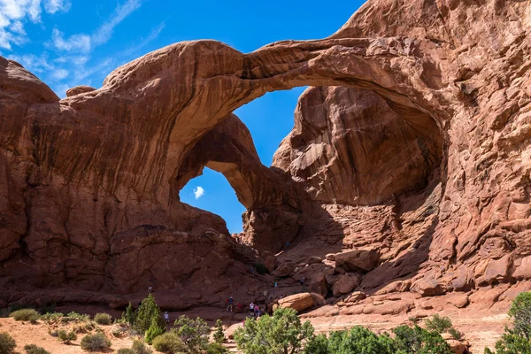 Podwójny łuk w Parku Narodowym Arches, Utah, USA — Zdjęcie stockowe