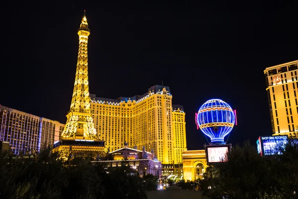 Paris Las Vegas otel ve casino Las Vegas geceleri görünümü — Stok fotoğraf