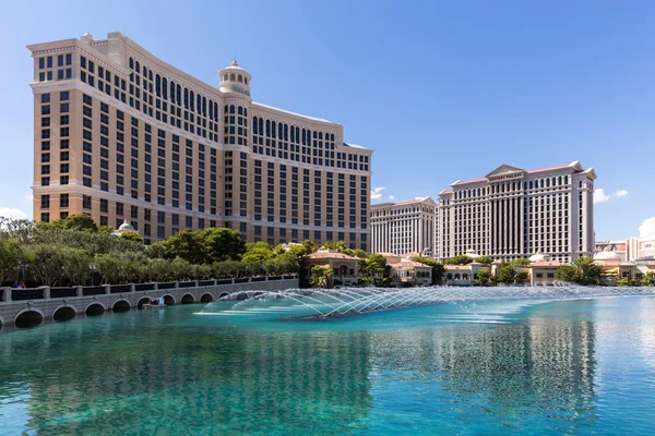 Bellagio ve Caesars Palace otel ve Kumarhane Çeşme'nın şovuna, Las Vegas görünümü. — Stok fotoğraf