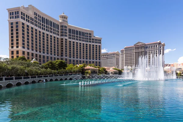 Bellagio ve Caesars Palace otel ve Kumarhane Çeşme'nın şovuna, Las Vegas görünümü. — Stok fotoğraf