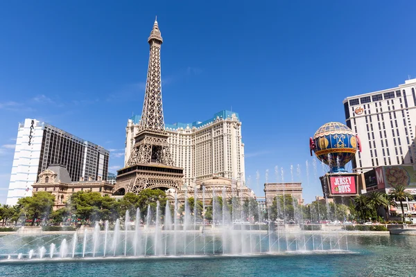 Las vegas, nv - august 12: blick auf das paris las vegas hotel und casino — Stockfoto