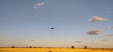 Uçak inişe geçiyor.