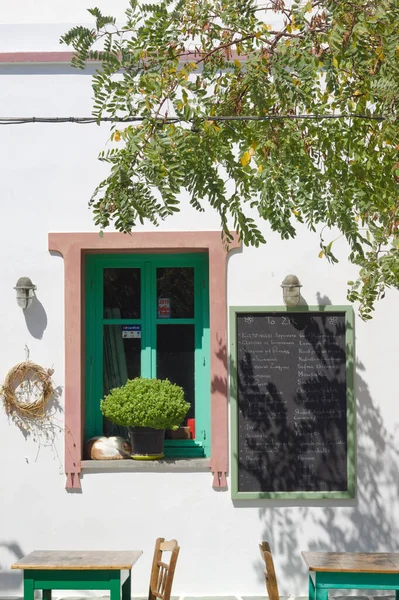 Schöne Insel Folegandros Griechenland Traditionelle Kleine Taverne Blick Auf Die — Stockfoto