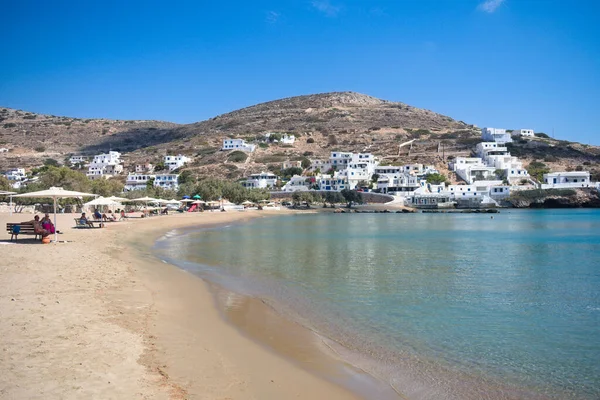 Isla Sikinos Grecia Septiembre 2018 Hermosa Playa Aislada Una Bahía — Foto de Stock