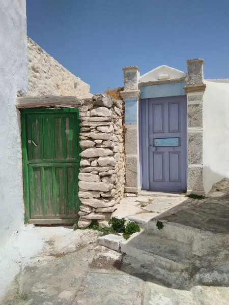 Wyspa Amorgos Grecja Kolorowe Stare Domy Tradycyjnej Wsi Jasno Pomalowane — Zdjęcie stockowe