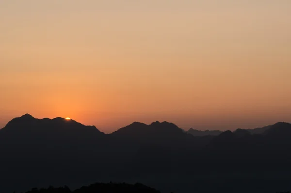 Sunset akşam arka dağ